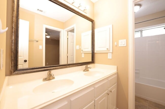 Building Photo - 22 Villa Canyon Pl
