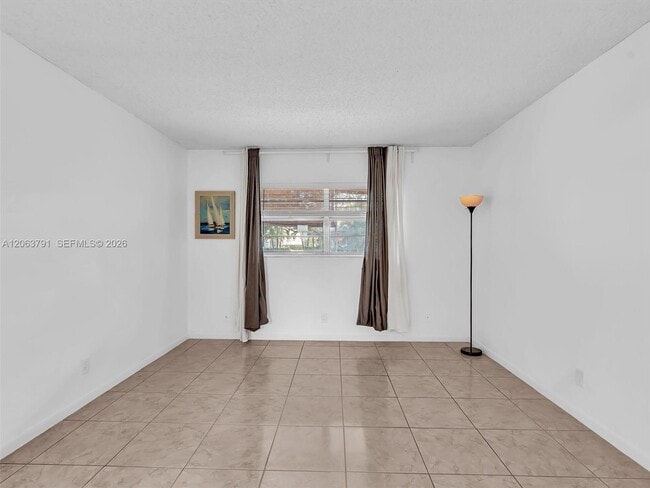Building Photo - 5001 W Oakland Park Blvd