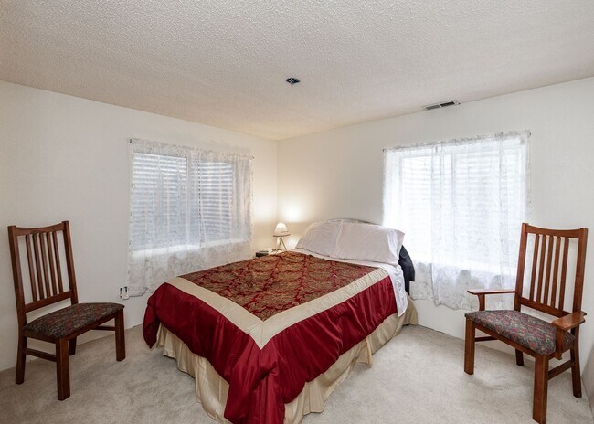 Building Photo - Spacious 5 Bedroom in D20 centrally located