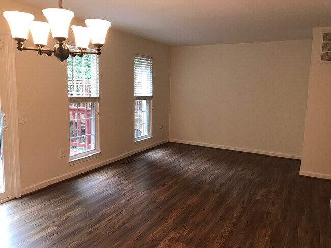 Building Photo - 5860 Wood Flower Ct