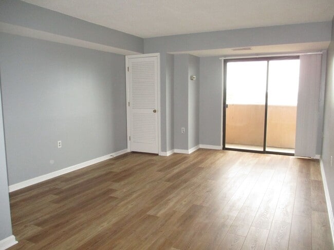 Building Photo - 1BD/1.5BA | Potomac Views & Metro Steps Away