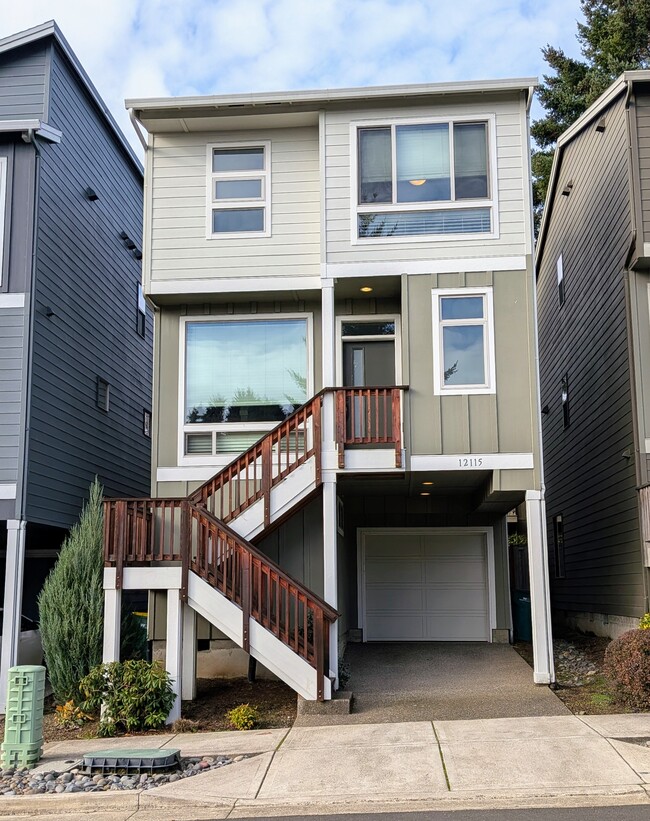 Building Photo - 12115 SW Tesla Terrace