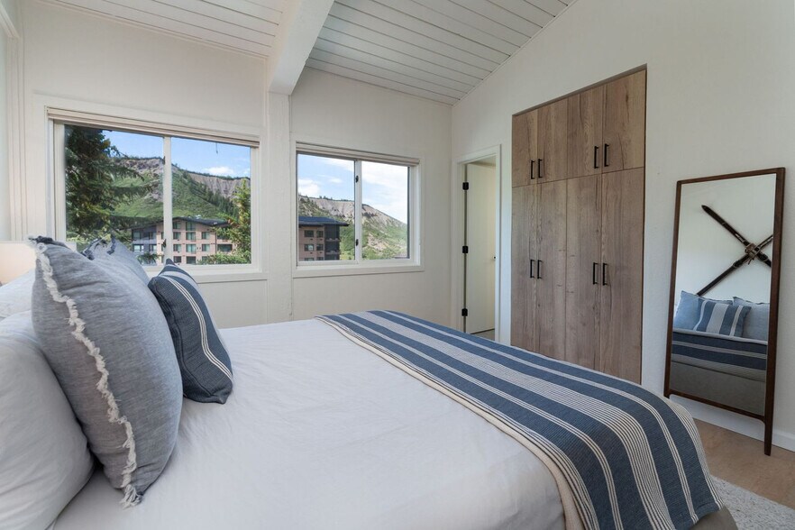 Building Photo - 360 Wood Rd