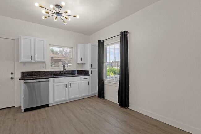 Building Photo - Brand NEW EVERYTHING!!. 2 BED in the heart of downtown Phoenix