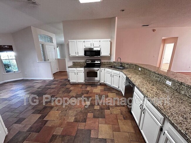 Building Photo - 1449 Blue Heron Ln N