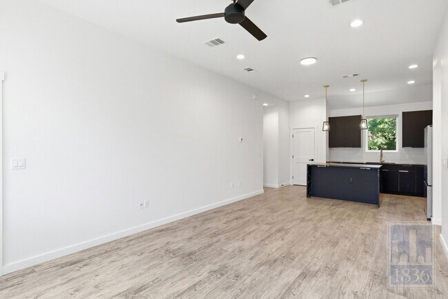 Building Photo - 505 Thelma Dr
