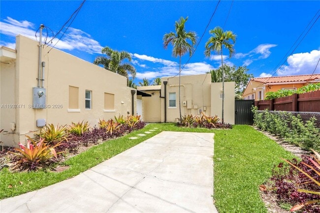 Building Photo - 2477 SW 22nd Terrace