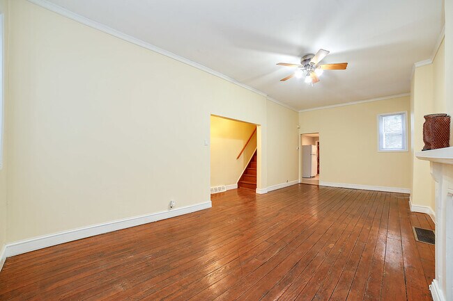 Building Photo - 1933 Montrose St