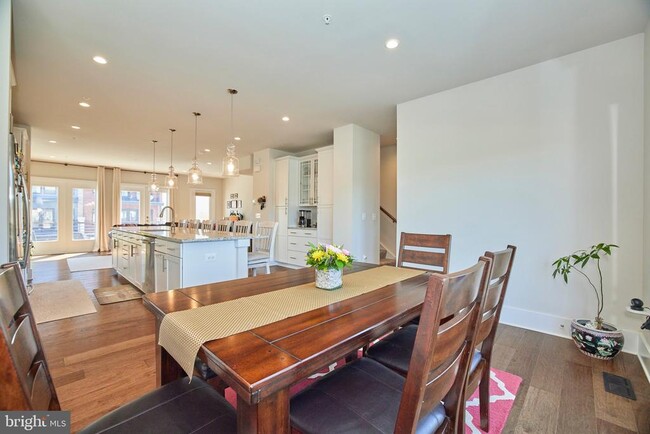 Building Photo - 20055 Old Line Terrace