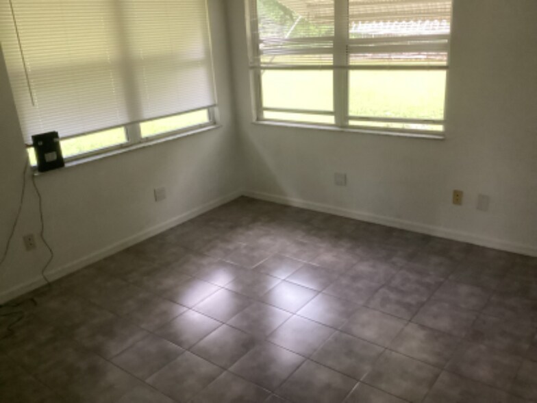 Building Photo - 3957 SW 89th Ave