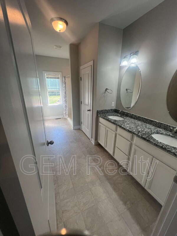 Building Photo - 90 Hickory Ridge Cir