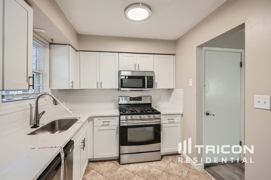 Building Photo - 155 Rock Garden Terrace N W