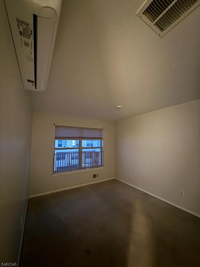 Building Photo - 730 Harbortown Blvd