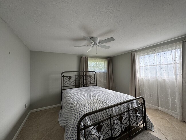 Building Photo - 927 Lemon Bay Dr