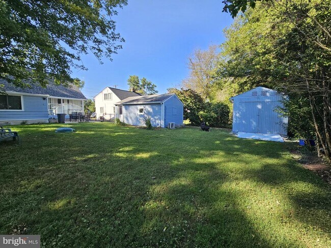 Building Photo - 319 Dean Dr
