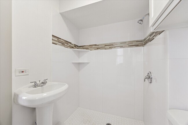 Building Photo - 1632 Hawthorne St