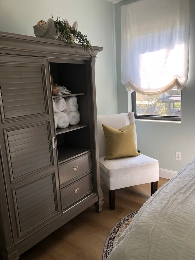 MASTER BEDROOM - 630 Bird Bay Dr E
