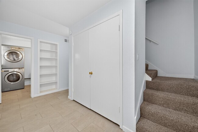 Building Photo - 6201 Ranchester Dr