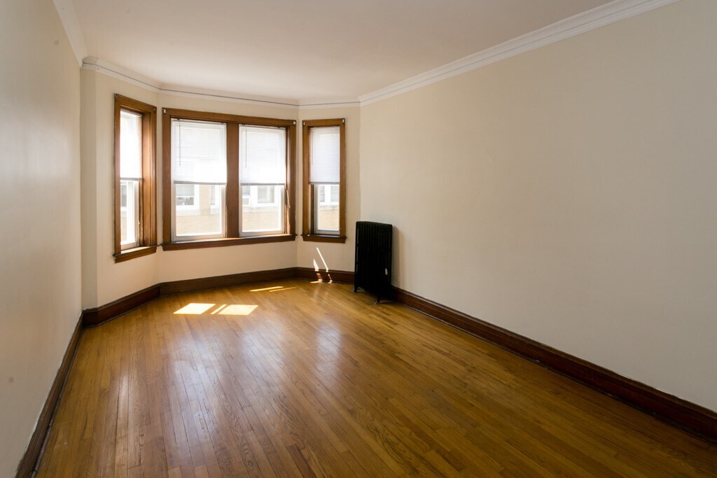 Building Photo - 4824 W Addison St