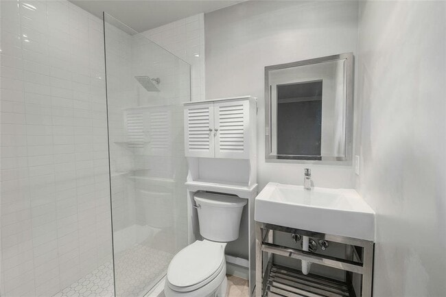 Building Photo - 2002 Millay Dr