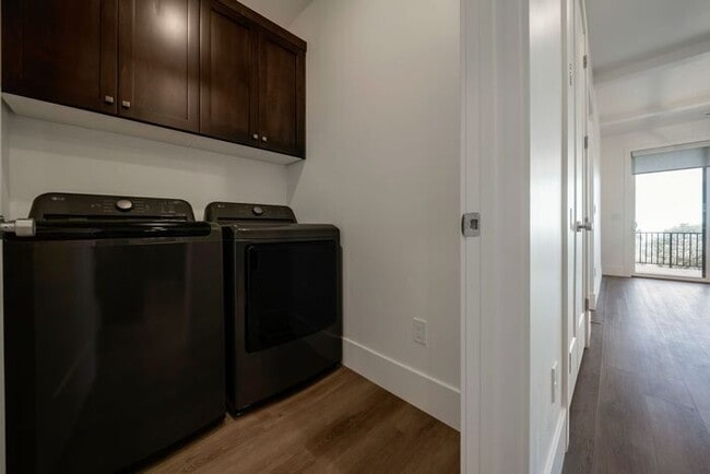 Building Photo - SPECTACULAR VIEWS, MIL APT, BRAND NEW MOUN...