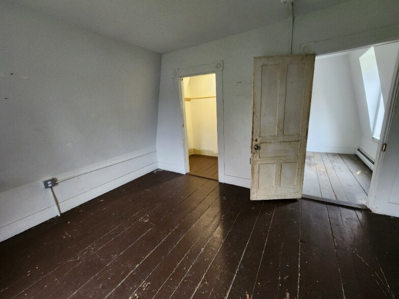 Building Photo - 4 Carnes Rd