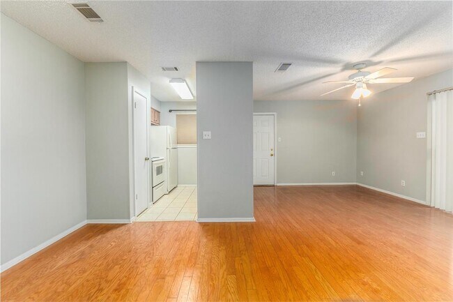 Building Photo - 6903 Deatonhill Dr