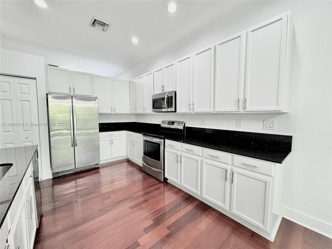 Building Photo - 4451 Laurel Pl