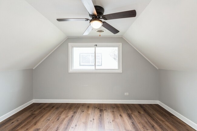 Building Photo - 433 Wildwood Dr