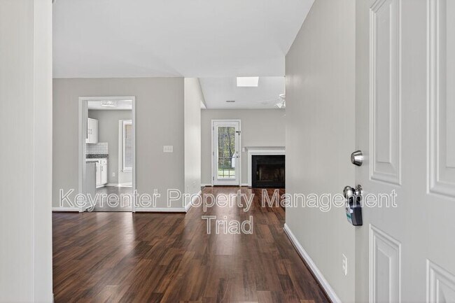 Building Photo - 701 Ashcroft Rd