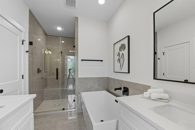 Building Photo - 3903 F Pinemont Dr