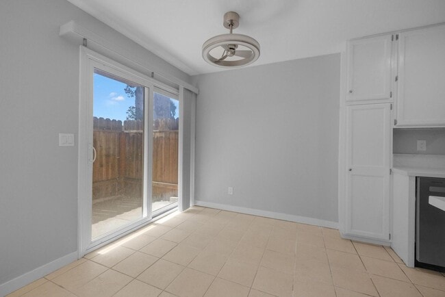 Building Photo - Modern 1BD Retreat with Dishwasher, Pool & Spa