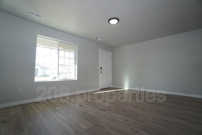 Building Photo - 1218 W Bass River Dr