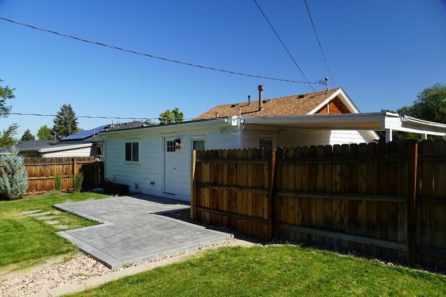 Building Photo - 645 Newton St