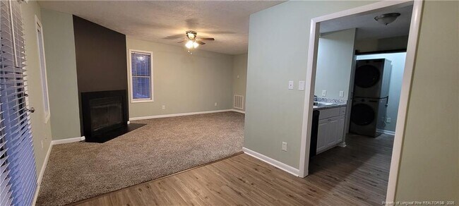 Building Photo - 667 Bartons Landing Pl