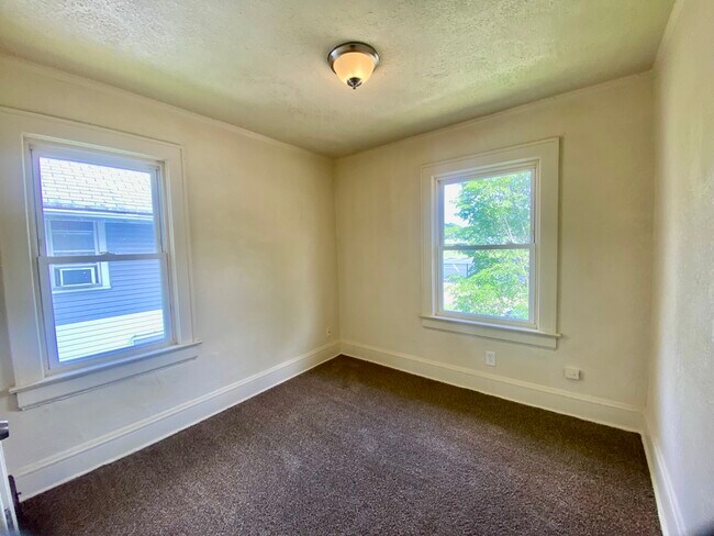 Building Photo - 2124 17th St SW