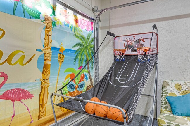 Building Photo - 533 SE 21st Ave