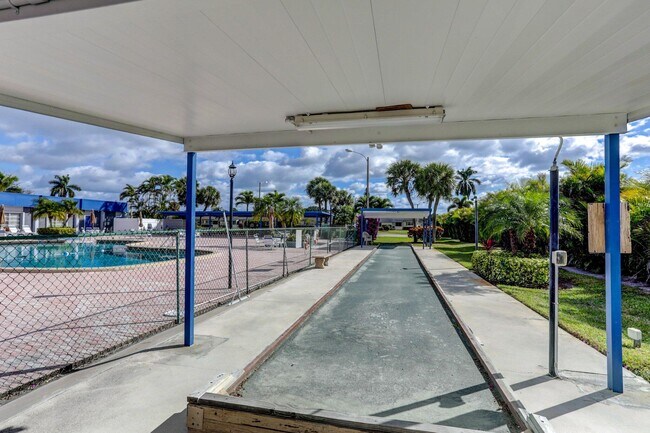Building Photo - 2661 Barkley Dr W