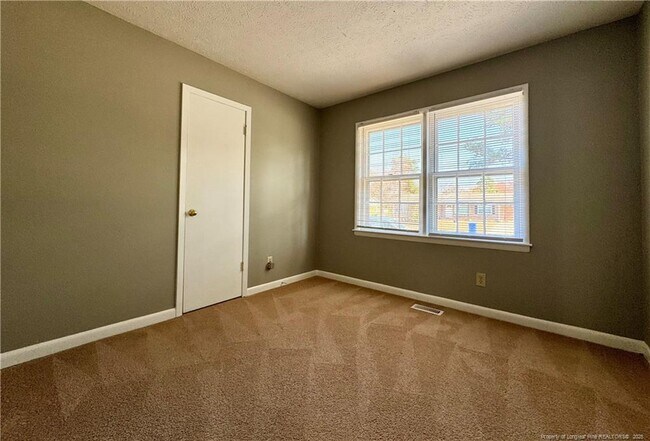 Building Photo - 1222 Kienast Dr