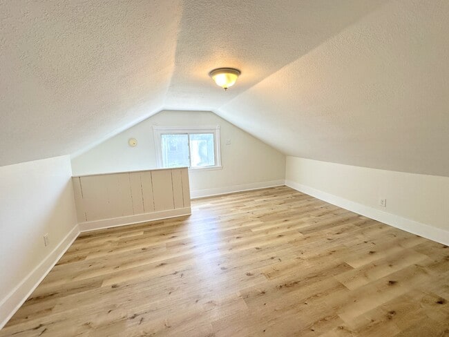 Building Photo - 411 Sapphire Way