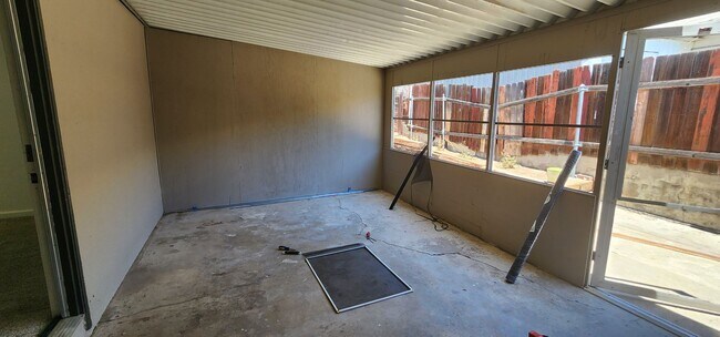 Building Photo - $500 Move in Special!! Spacious 3bdr house near College Grove!