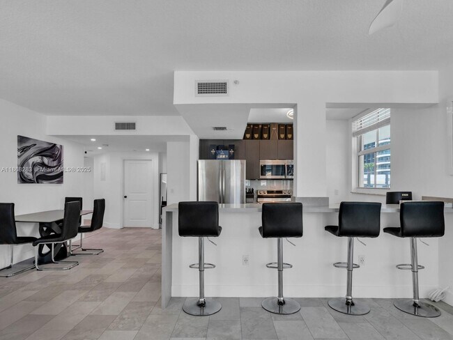 Building Photo - 1250 N Miami Ave
