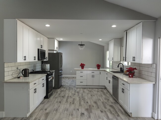 View of kitchen from the family room - 11261 Berry St