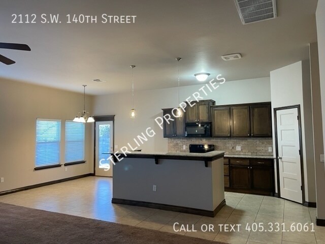 Building Photo - 2112 SW 140th St