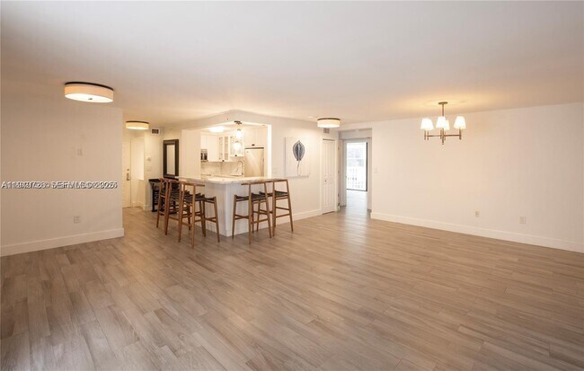 Building Photo - 6061 Collins Ave