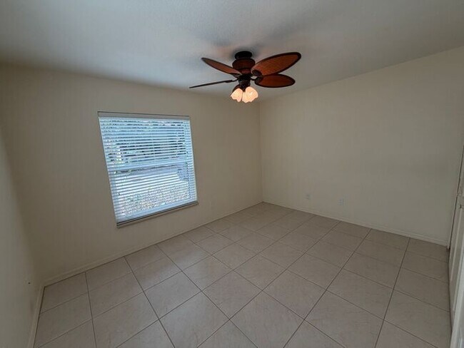 Building Photo - Spacious 2 Bedroom, 2 Bathroom Condo in Gated Lake Pineloch Village!