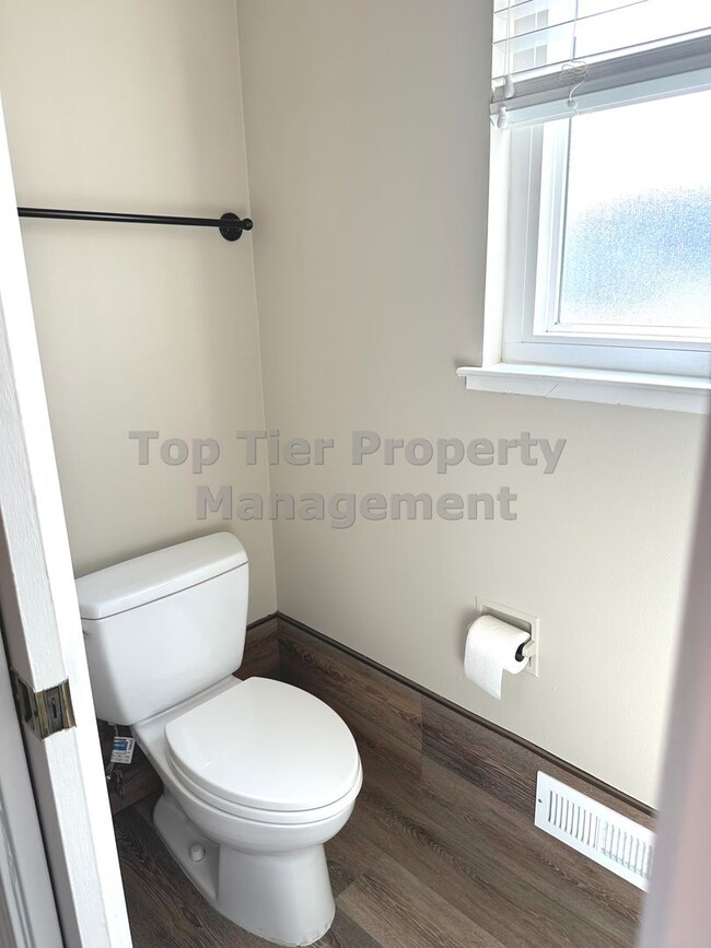 Building Photo - Beautiful 3 bed / 2 bath / 1,648 sqft hous...