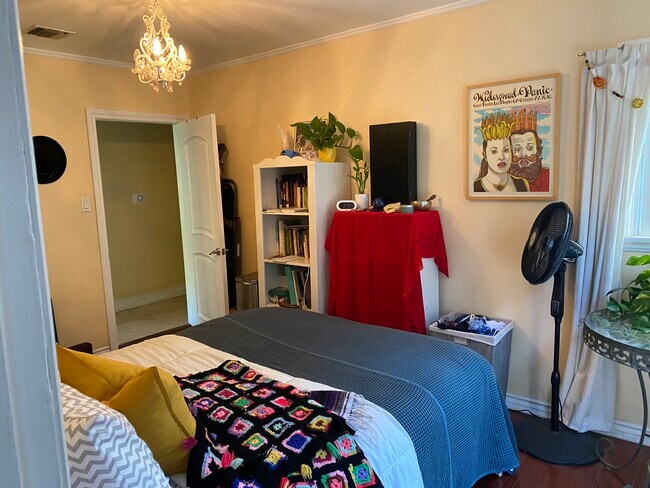 Building Photo - 509 26th St