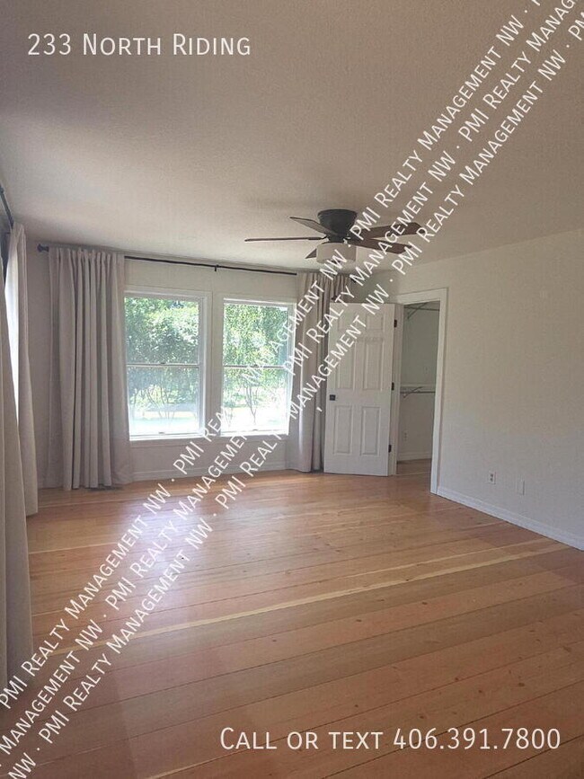 Building Photo - 233 North Riding-