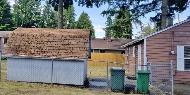 Building Photo - North Seattle/Shoreline 2BD1BA